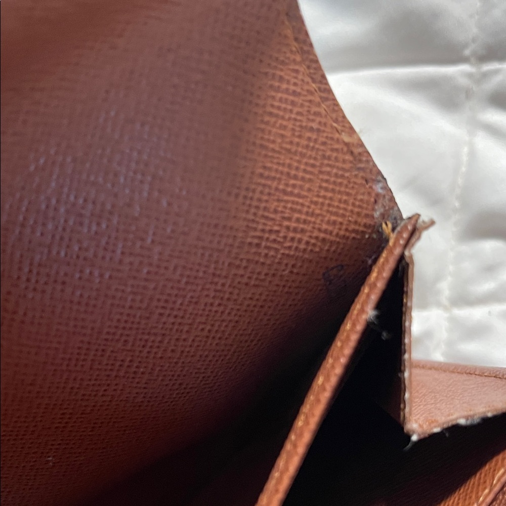 Louis Vuitton Black and Gold Monogram Wallet (Preloved) - Picture 12 of 12